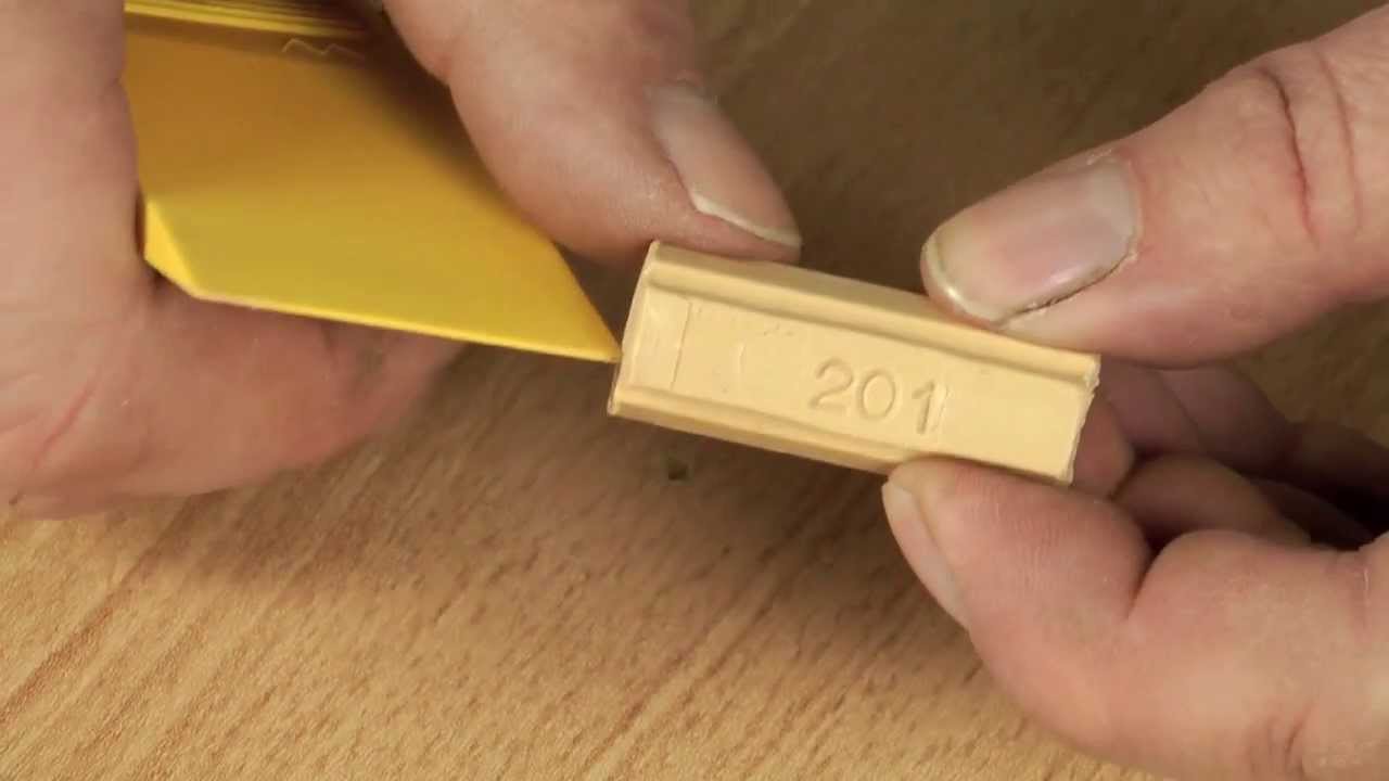 Kleine Beschädigung mit Weichwachs instandsetzen