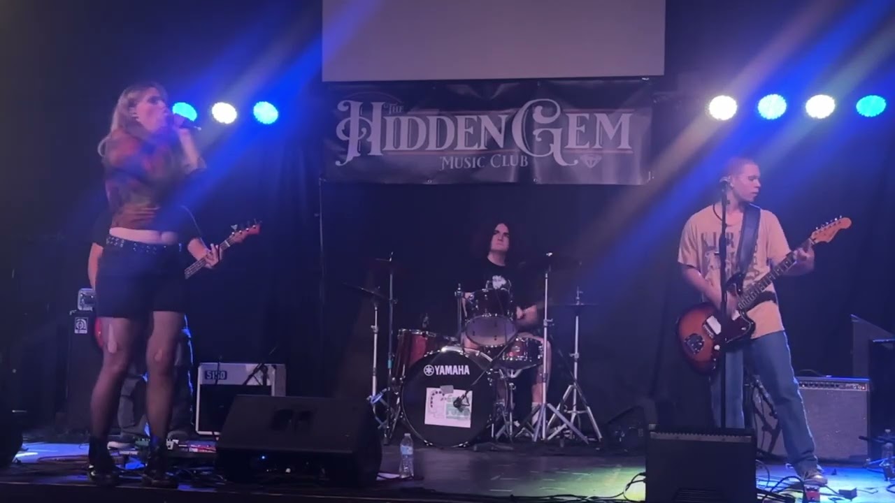 Green Fuzz - Waste (Live at Hidden Gem Music Club)