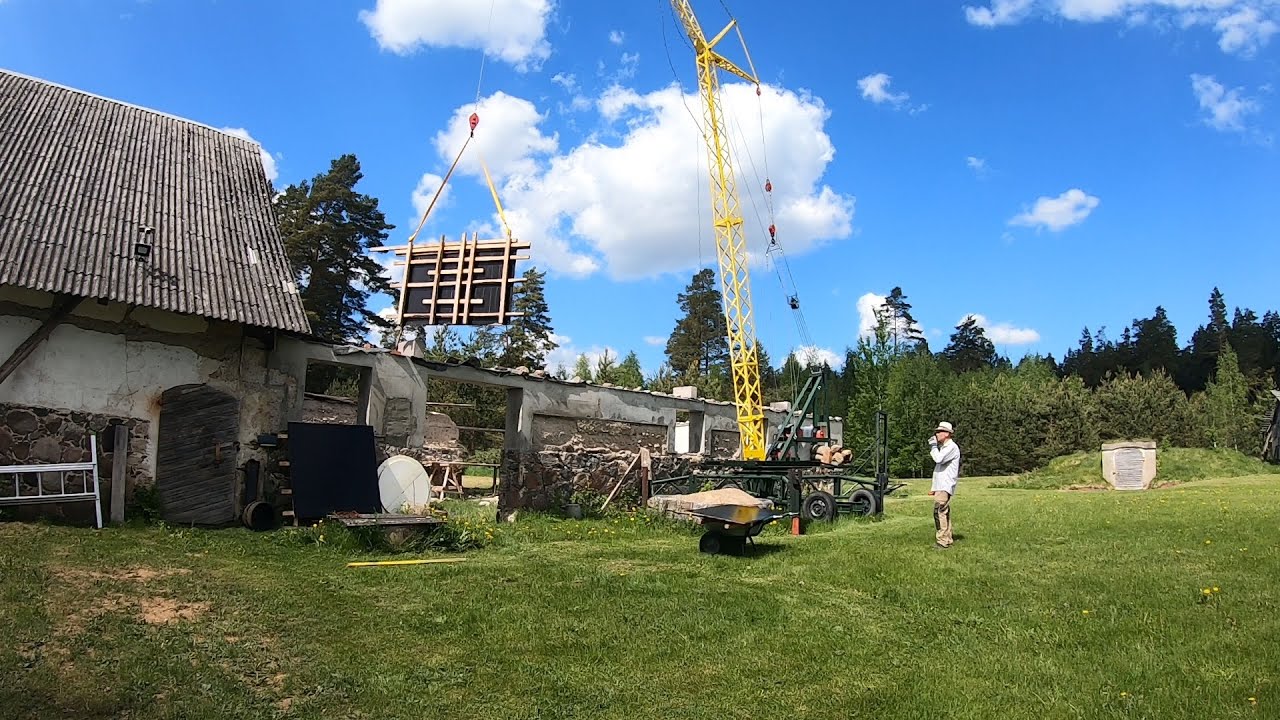 Установка опалубки с помощью крана. Работа крана.