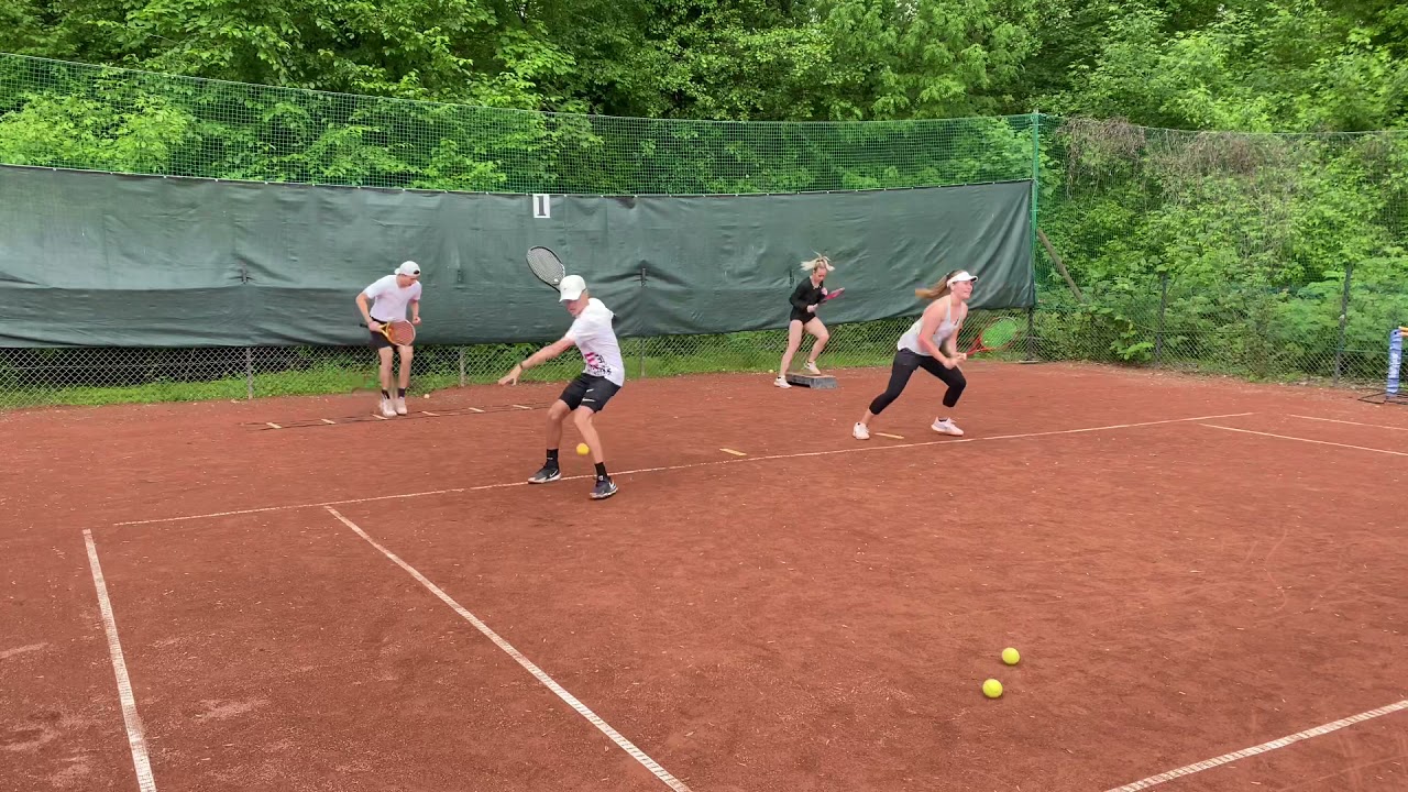 Tennis group training-footwork