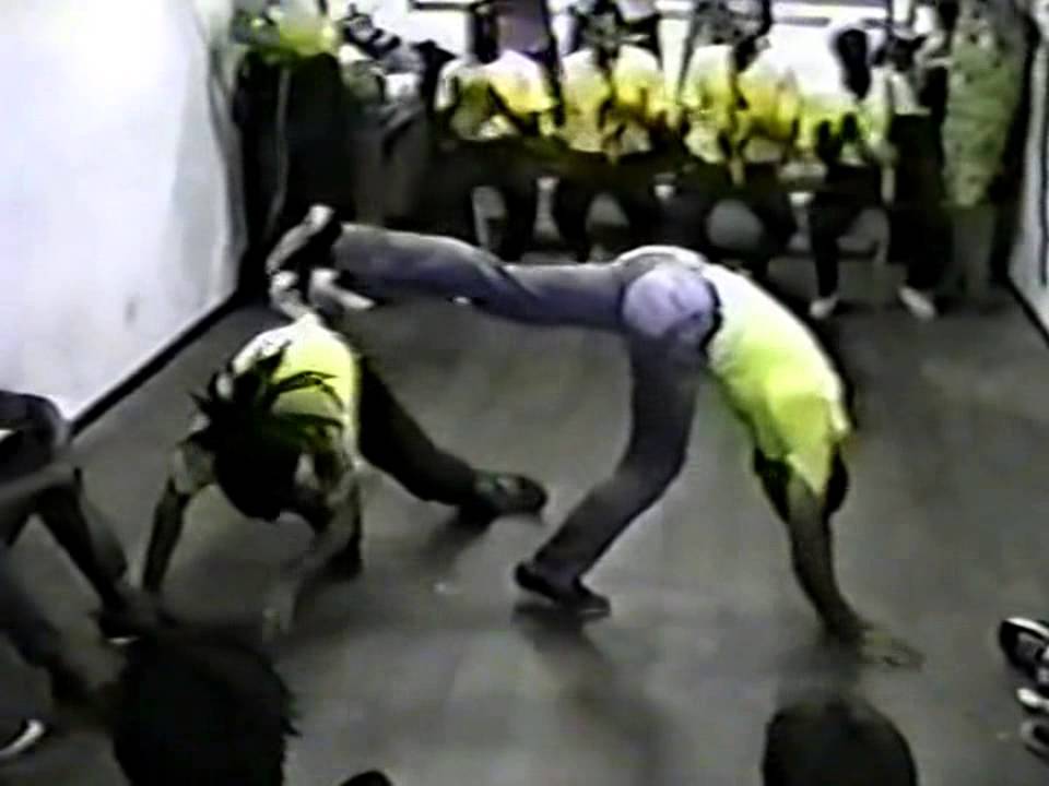 Mestre Angolinha e Mestre Rogerio (Angola Dobrada)