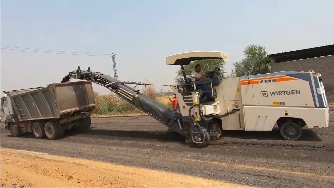 फाड़ देती है कुछ भी आए सामने रोड हो पत्थर हो या फिर चट्टान। W 100 H Wirtgen Milling Machine