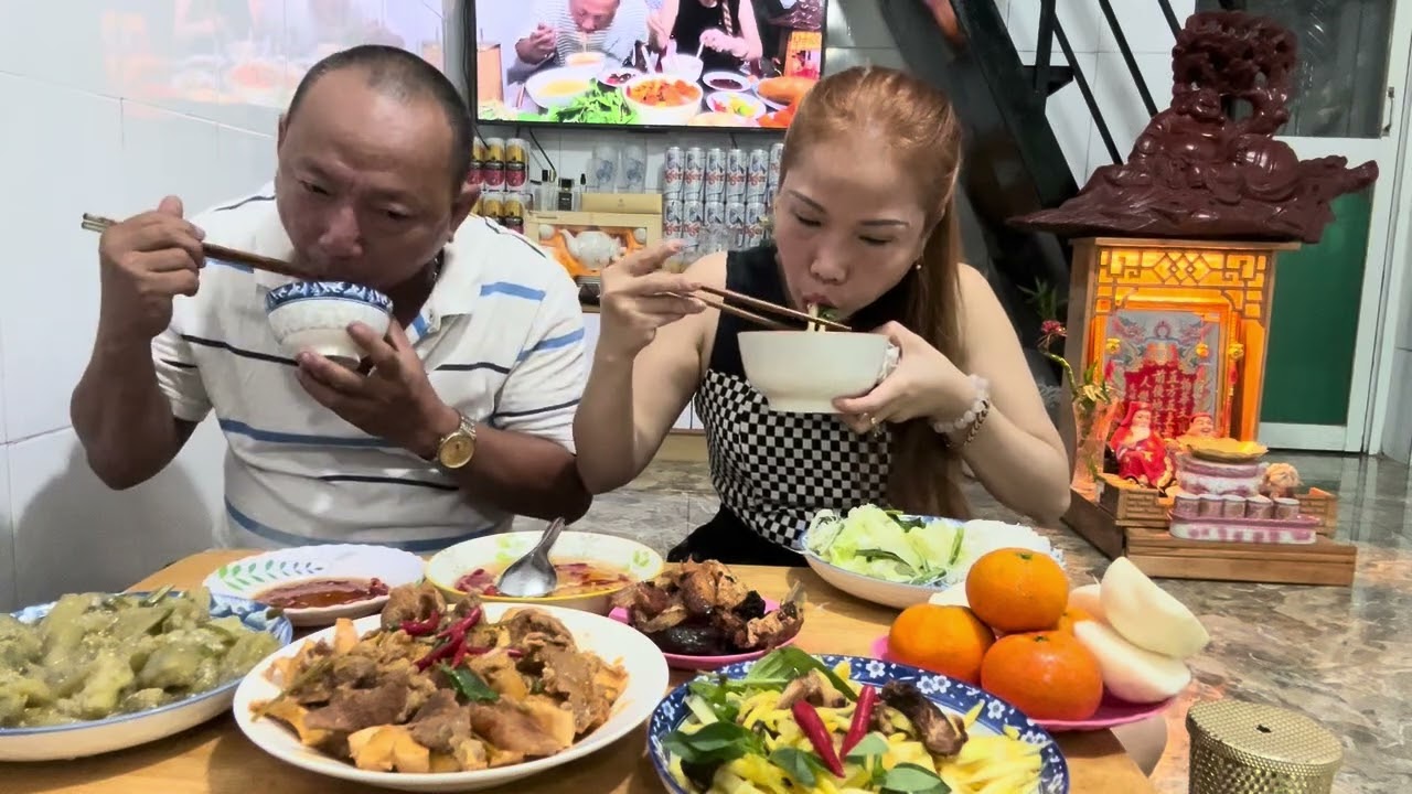 Mời cả nhà ăn cơm bò kho sả ớt gỏi xài cá chiên 