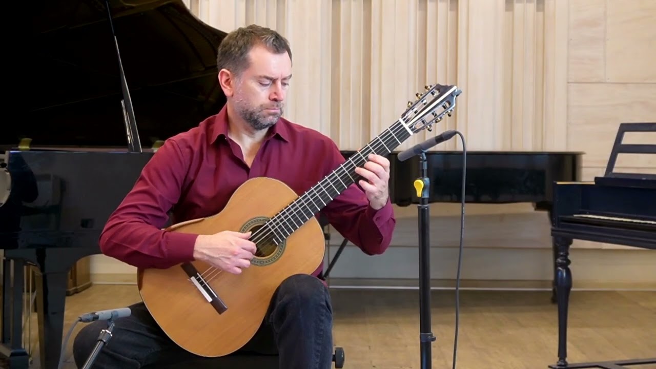 José Antonio Escobar plays Mazurka-Chôro by Heitor Villa-Lobos