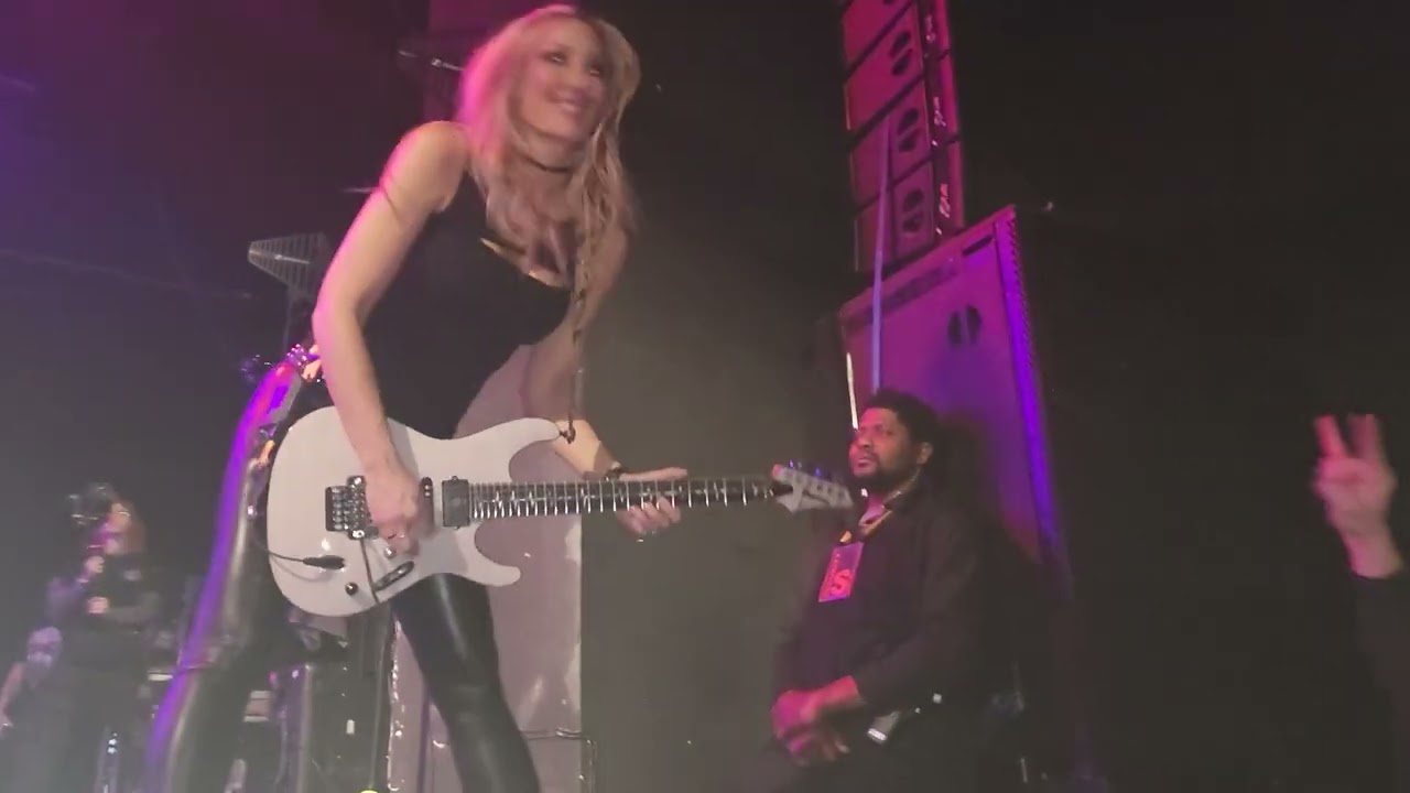 NITA STRAUSS - Scorched - LIVE