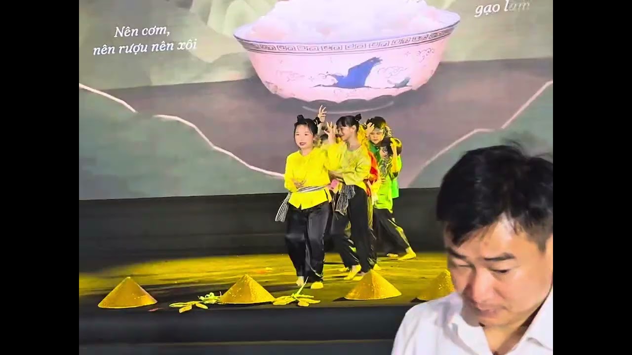 Mash up đất phương nam và Rock hạt gạo. Lớp 3A2 Vinshool