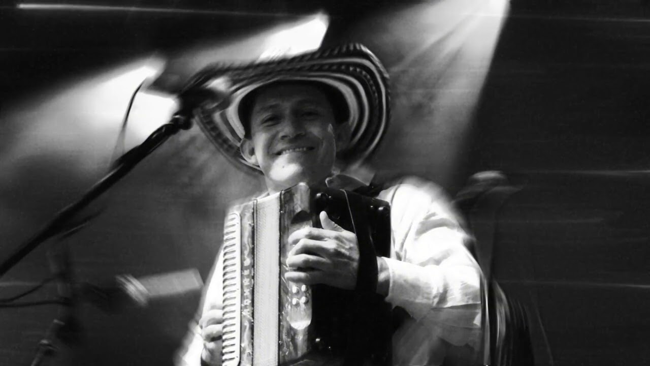 Beto Jamaica Rey Vallenato - El Gallito Blanco (Video Lyrics)