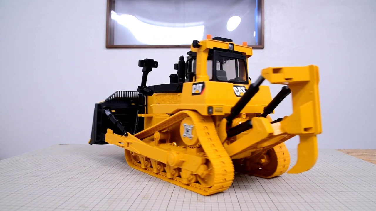 【Bruder】ブルドーザーのおもちゃをRCに改造