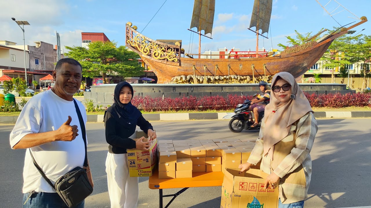 Orang Singapura Ikut Bantu Berbagi Berkah Ramadhan