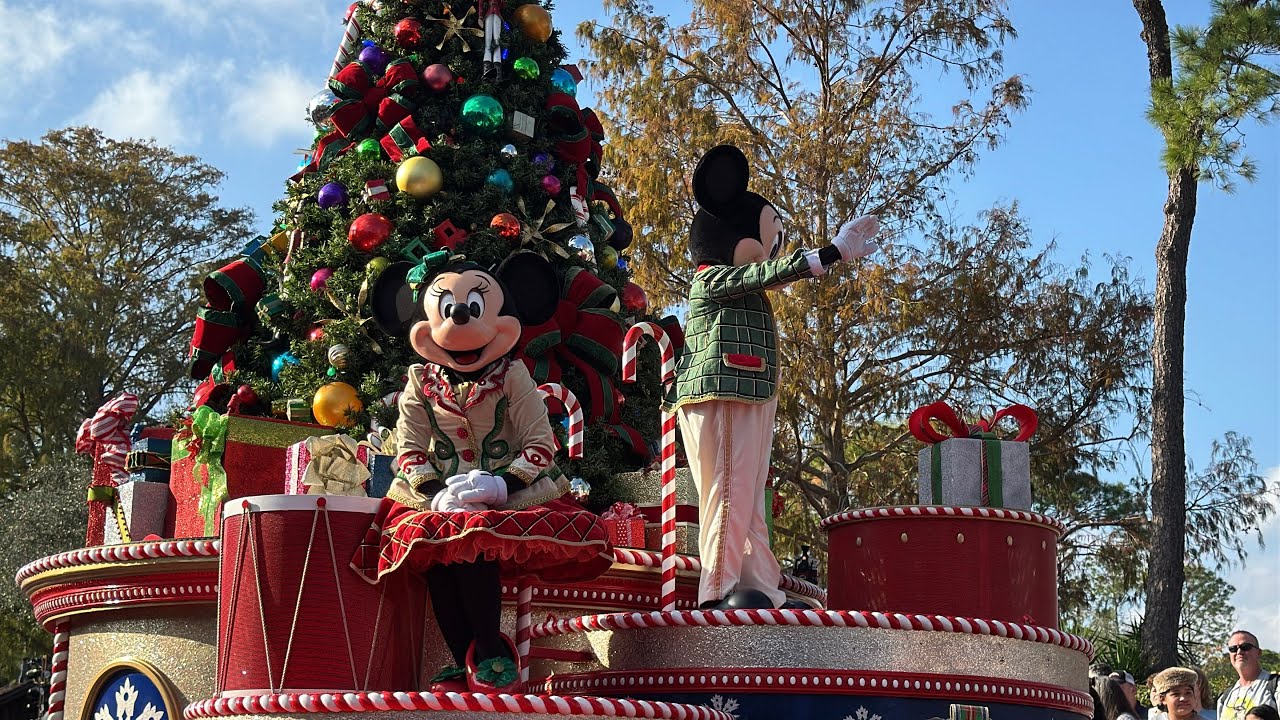 WDW マジックキングダム ミッキーのワンス・アポン・ア・クリスマス・パレード2024