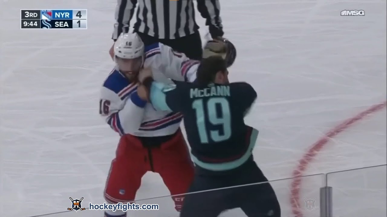 Vincent Trocheck vs Jared McCann Oct 21, 2023