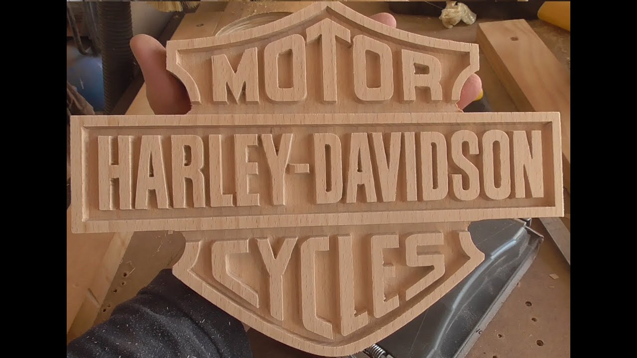 Logo Haley Davidson tallado en madera de Haya