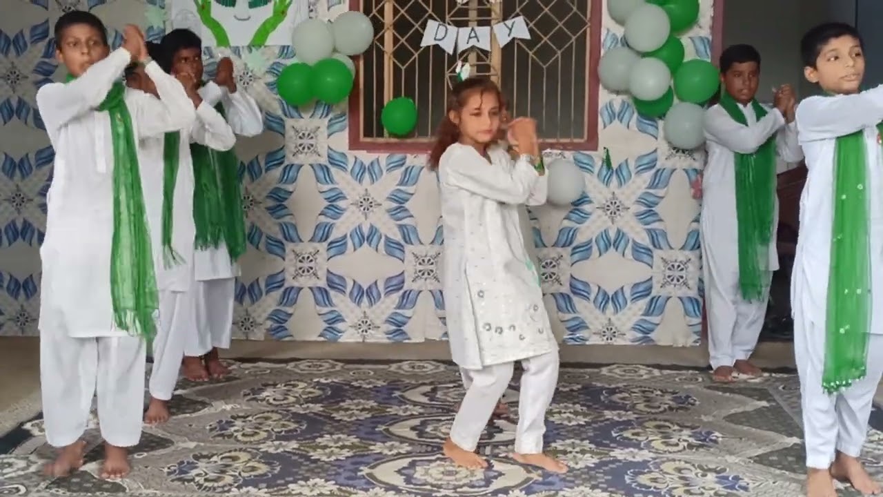 APS STUDENTS perform a beautiful performance on Mili naghma/hum Khalid ki talwar#tablo#school