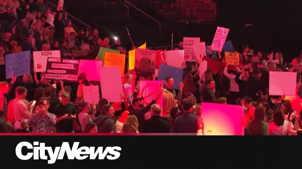 Thousands of Quebec doctors rally at Bell Centre to protest Bill 2