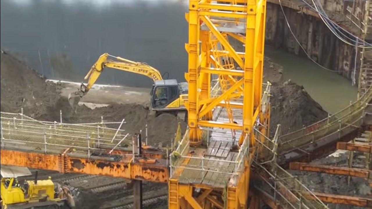 2026.02.07  淡江大橋 淡水端 河中主橋塔東北側施工平台已拆除  淡水側南車道鋼索穩定三要素施工 施工概況近距觀察 空拍 LIVE 直播