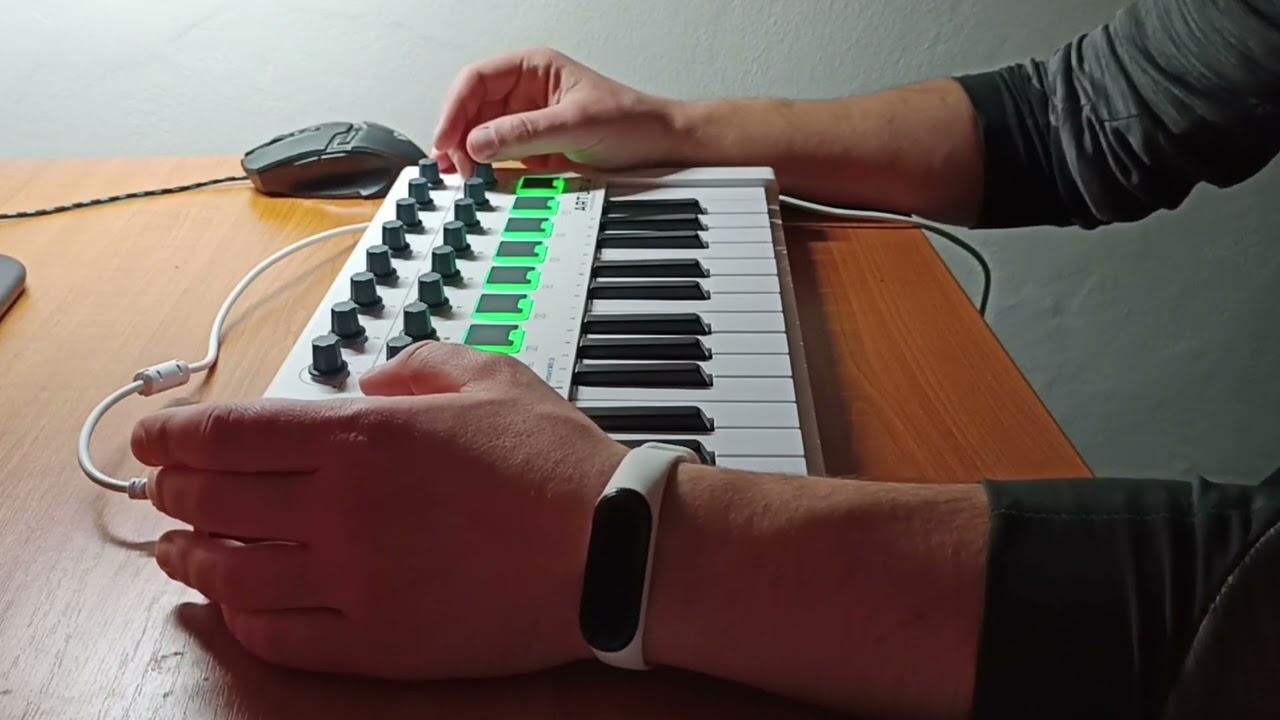 Late night city vibes (Arturia minilab mk2 liveloop)