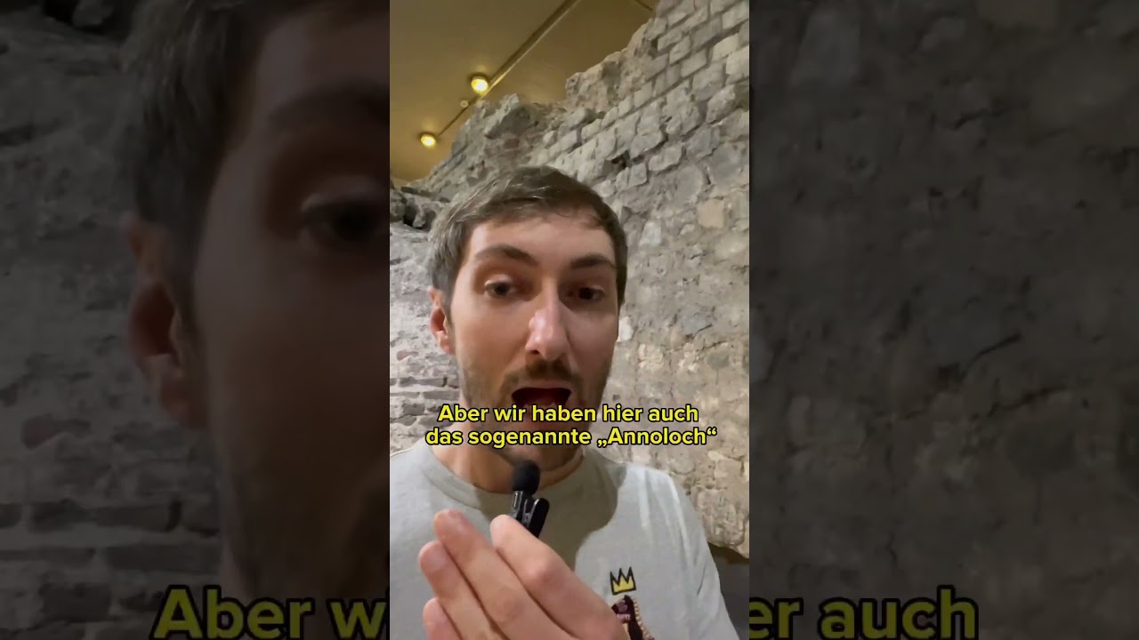 Das Loch wurde zugemauert in späterer Zeit. Aus Gründen. 