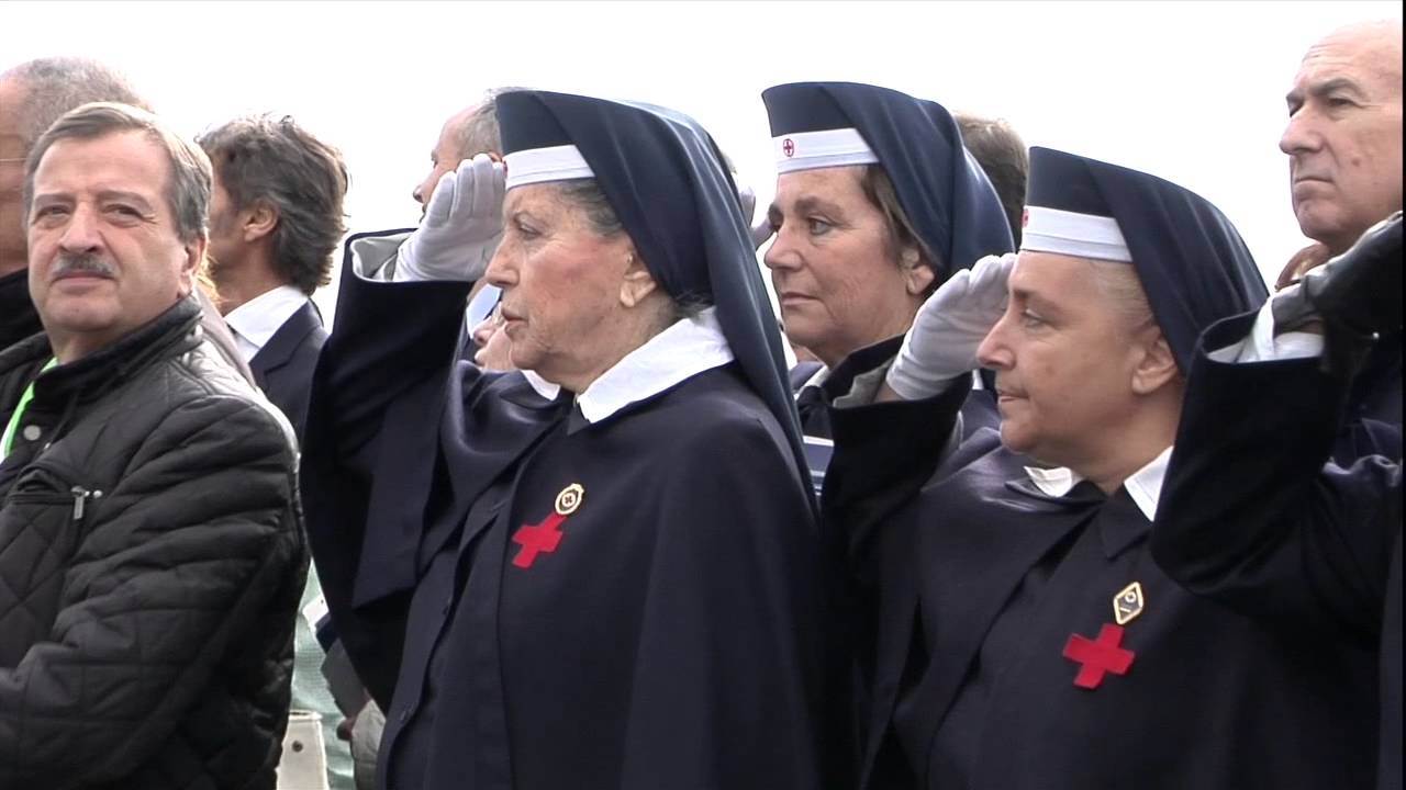 Crocerossine in missione su nave Cavour
