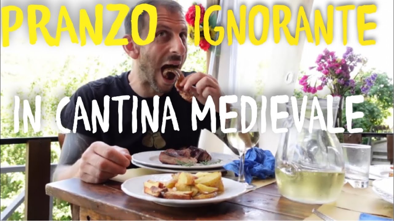 Pranzo ignorante in una cantina medievale