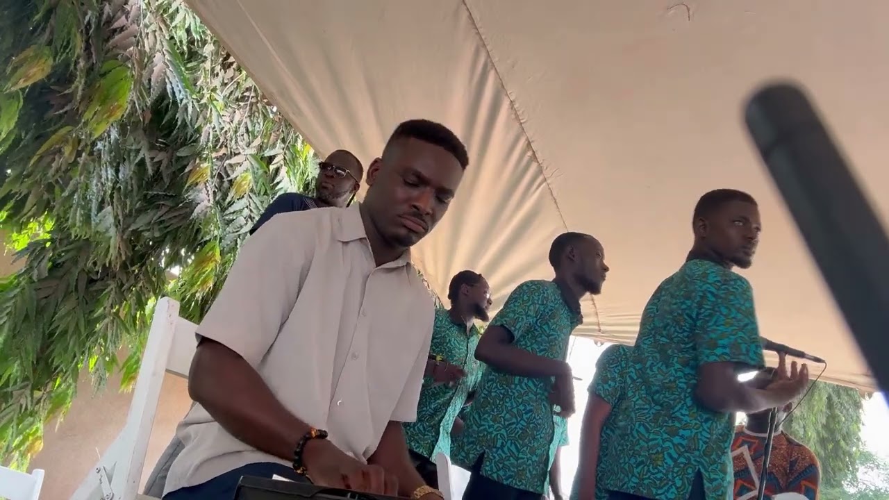 Winneba Youth Choir Jam @ AU VILLAGE 🎶🎤💃🕺🎤🎶❤️🎶🕺💃🕺🎶🎤🎧