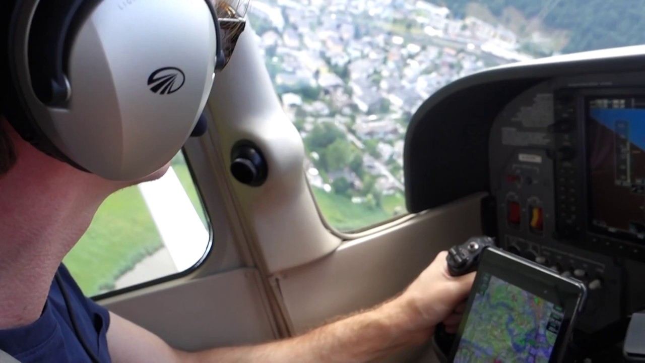 GO AROUND at LOWZ (Zell am See) 20 kts Crosswind, Cessna 172S