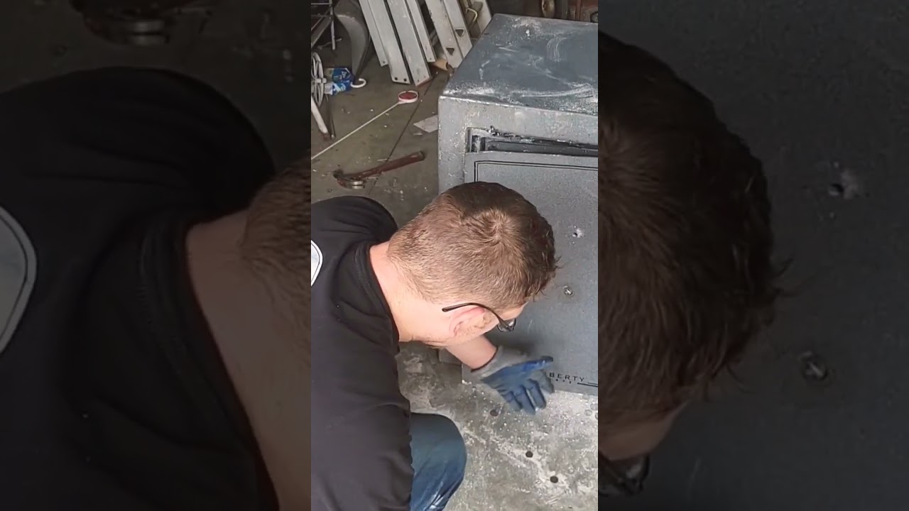 Large HIDDEN mystery safe found in Storage Unit! ~ Definitely NOT EMPTY!