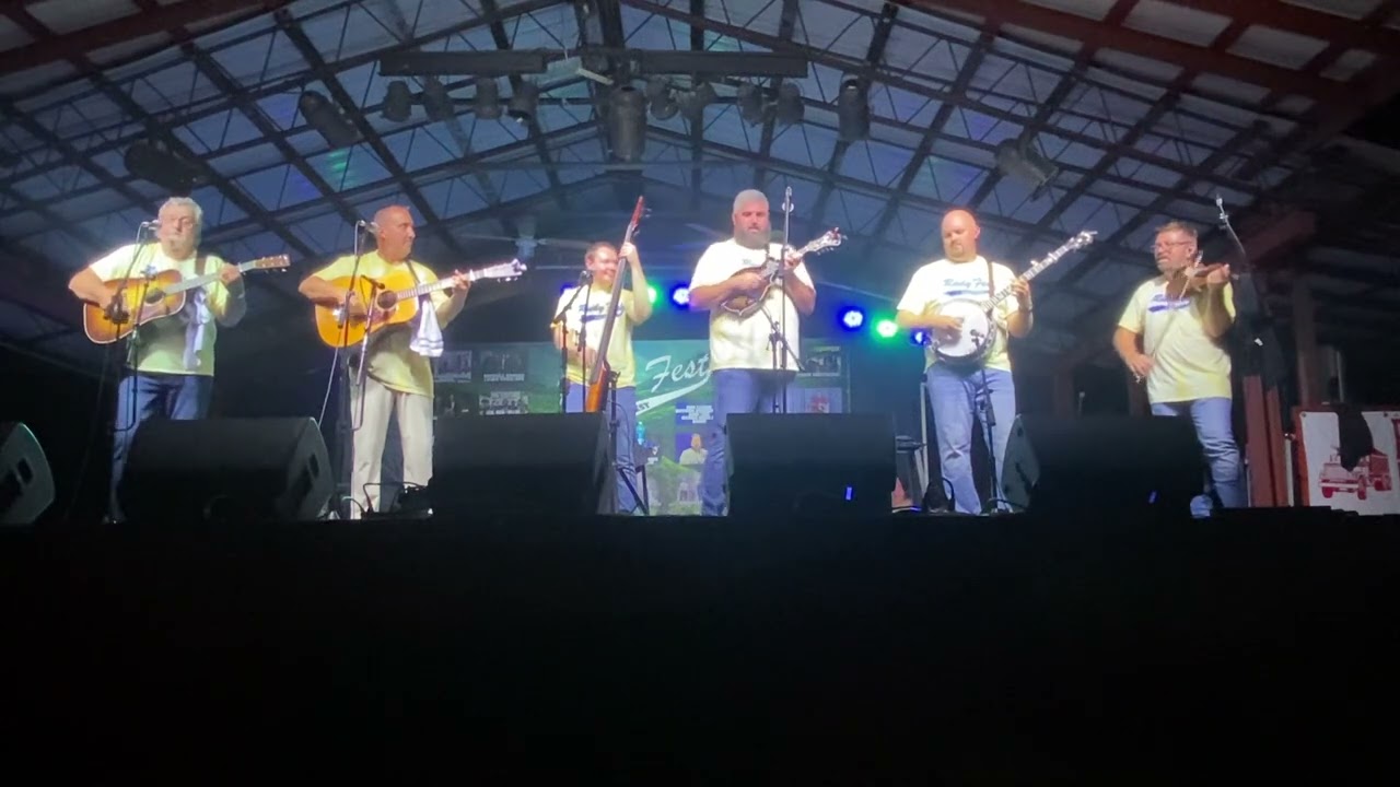Ron Stewart on fiddle, Brad Powers on banjo with Hammertowne at Rudy Fest 2024 “Sally Goodin’”
