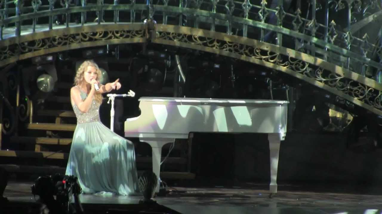 Taylor Swift Back To December In Chicago 08/10/2011 [HD]