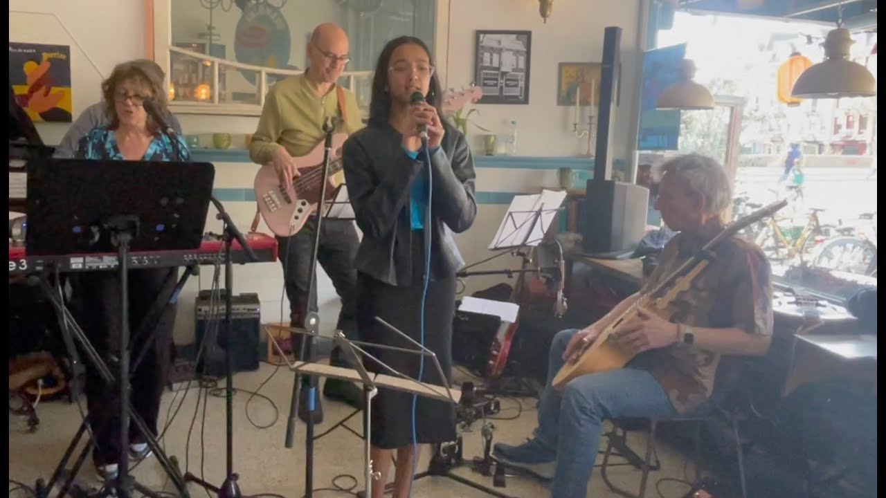 Beepsha Ghoshal's Melodic Rendition of 'Man in the Mirror' at Bar Bistro Ann de Kade