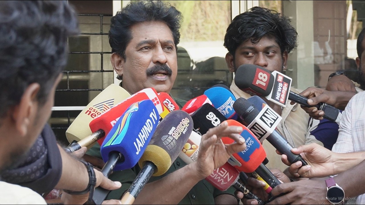 മുൻ ചലച്ചിത്ര അക്കാദമി ചെയർമാൻ പ്രേംകുമാർ മാധ്യമങ്ങളെ കാണുന്നു...