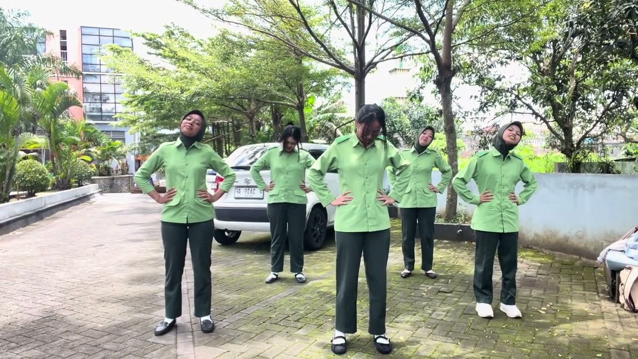SENAM LANSIA LOW IMPCAT- Mahasiswa D3 Keperawatan ITSK Rs dr Soepraoen Kesdam V Braw/ Malang