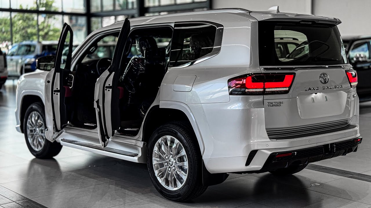 New toyota land cruiser 2025 LC300 Luxury hybrid 7Seater SUV | Interior and Exterior