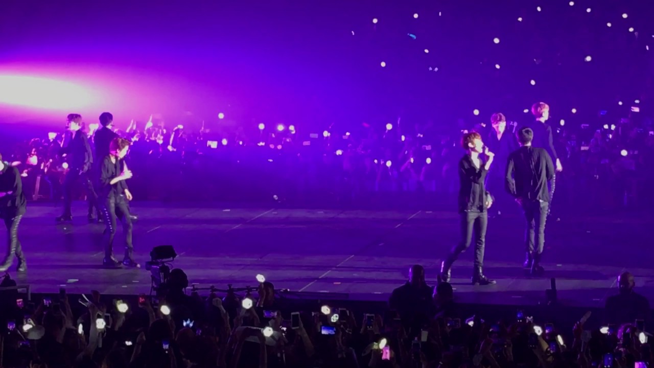 EXO - Thunder + Playboy + Artificial Love LIVE (Newark 04/25)