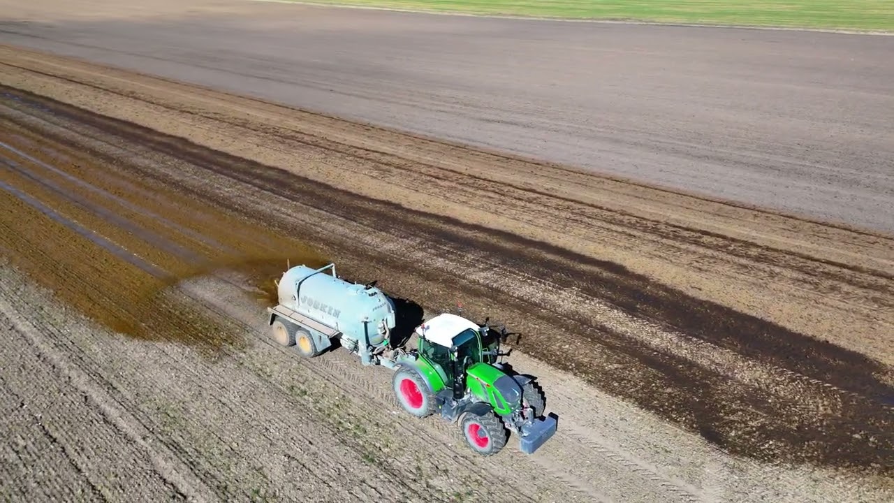 Manure Spreading with Fendt 716 and Joskin Modulo 2