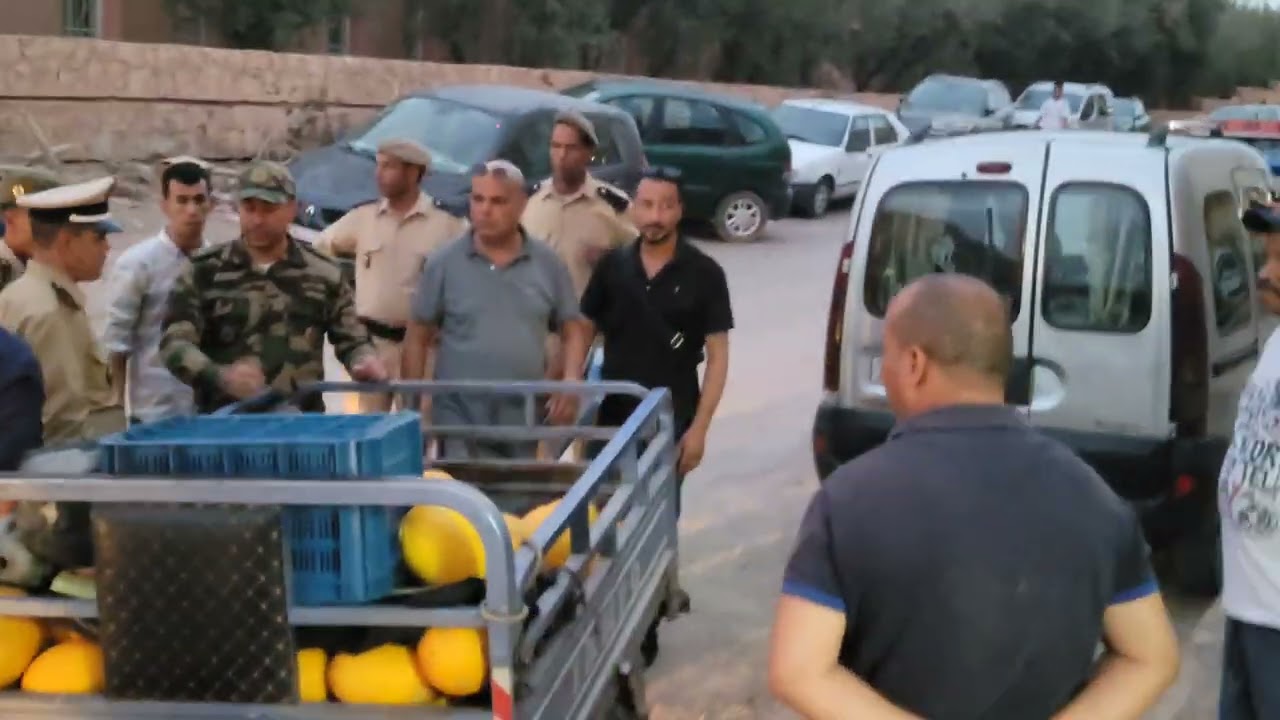 السلطات المحلية  بمدينة الرشيدية تنفذ حملة واسعة لتحرير الملك العمومي من الباعة المتجولين