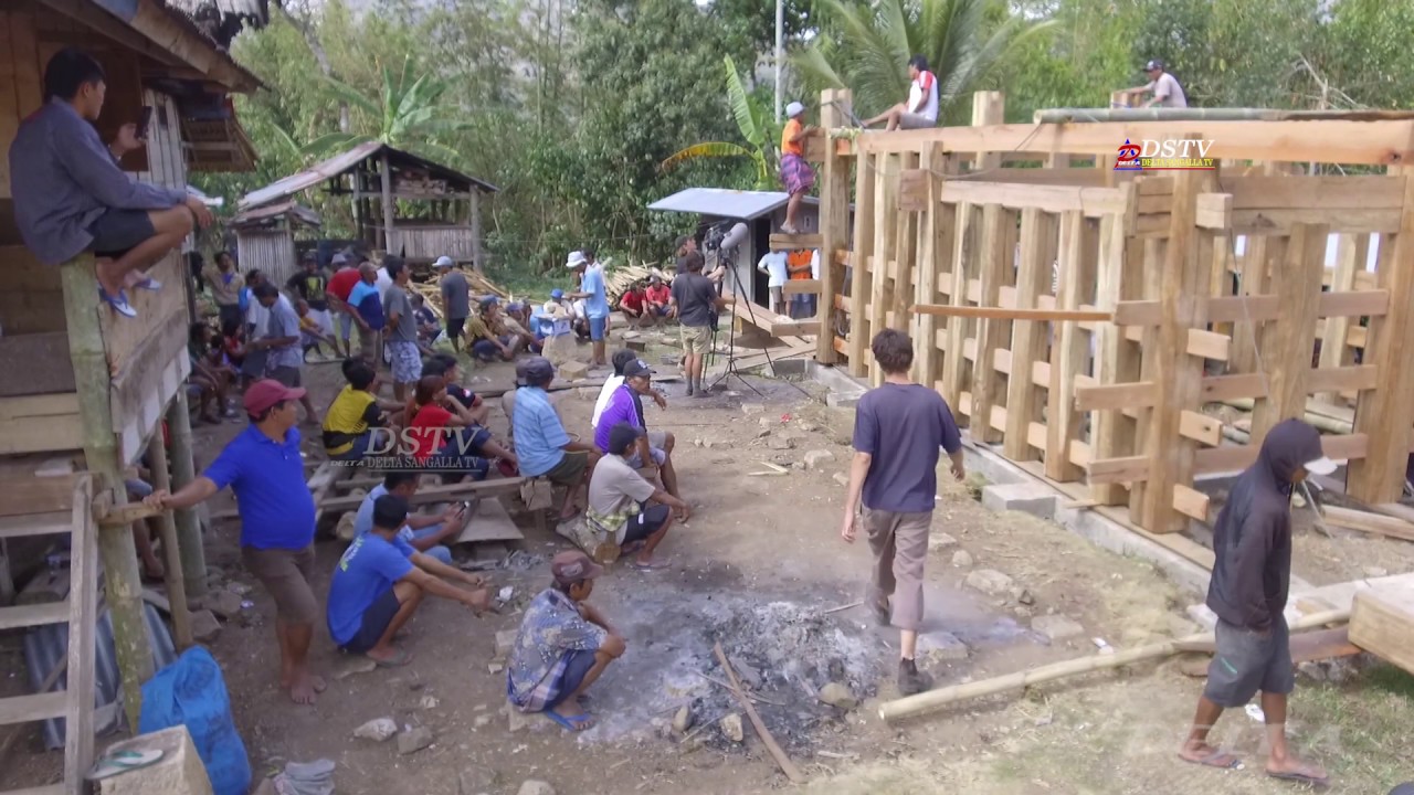 Mendirikan Rumah Tongkonan Toraja dalam waktu 1 jam