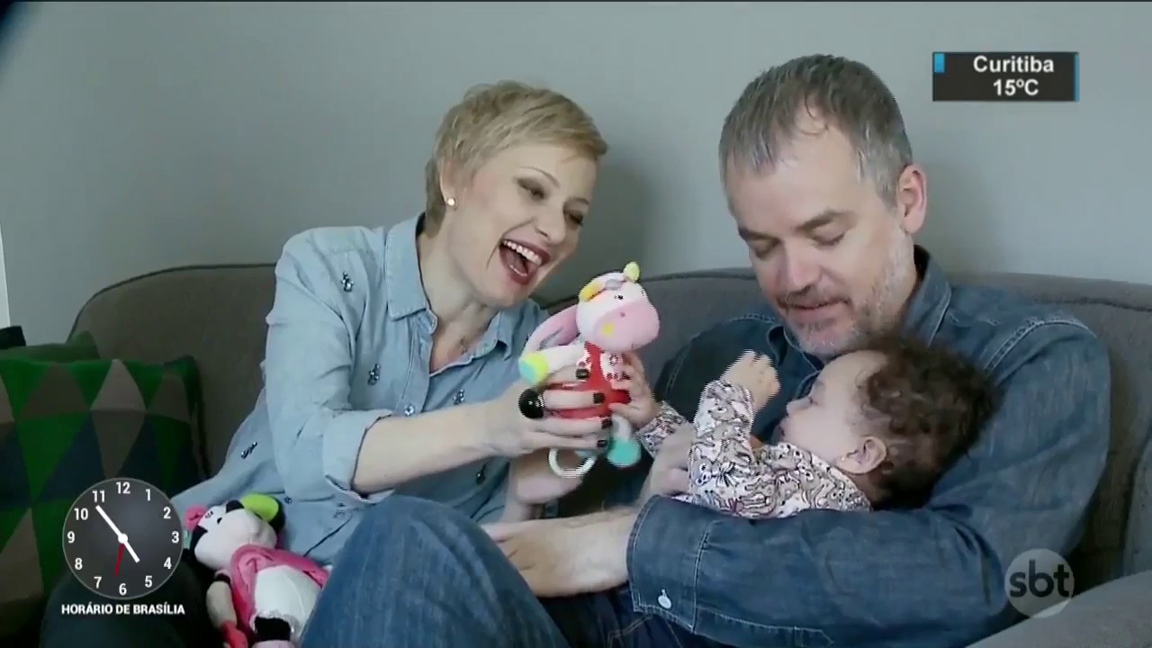 SBT Not&iacute;cias: M&atilde;e amamenta filha adotiva