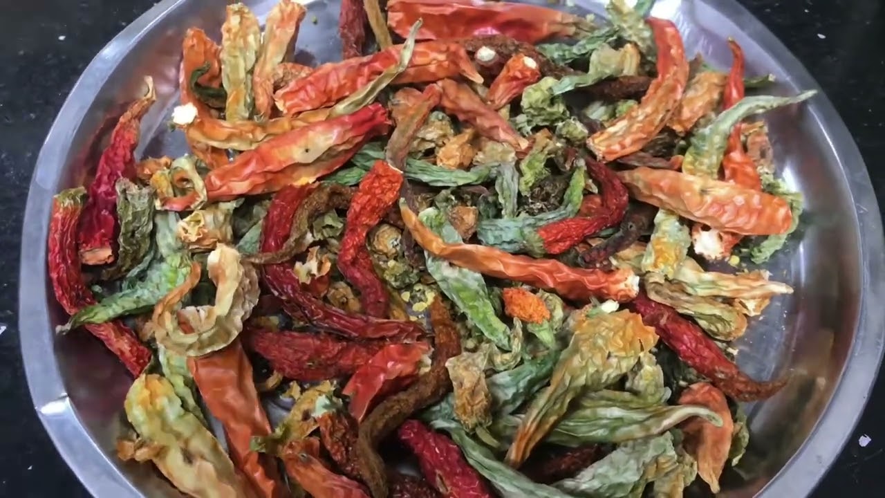 طريقة تجفيف الفلفل الحار🌶وكيفية تحويلة الى بودرة (شطة) 😍🥰