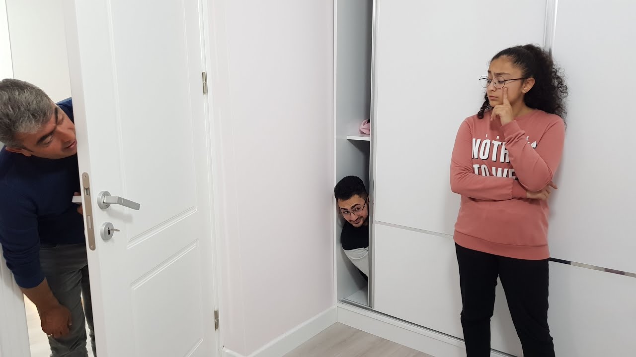 Gece, Gece Evde Saklambaç Komedisi (We played hide-and-seek at home in the evening, evening