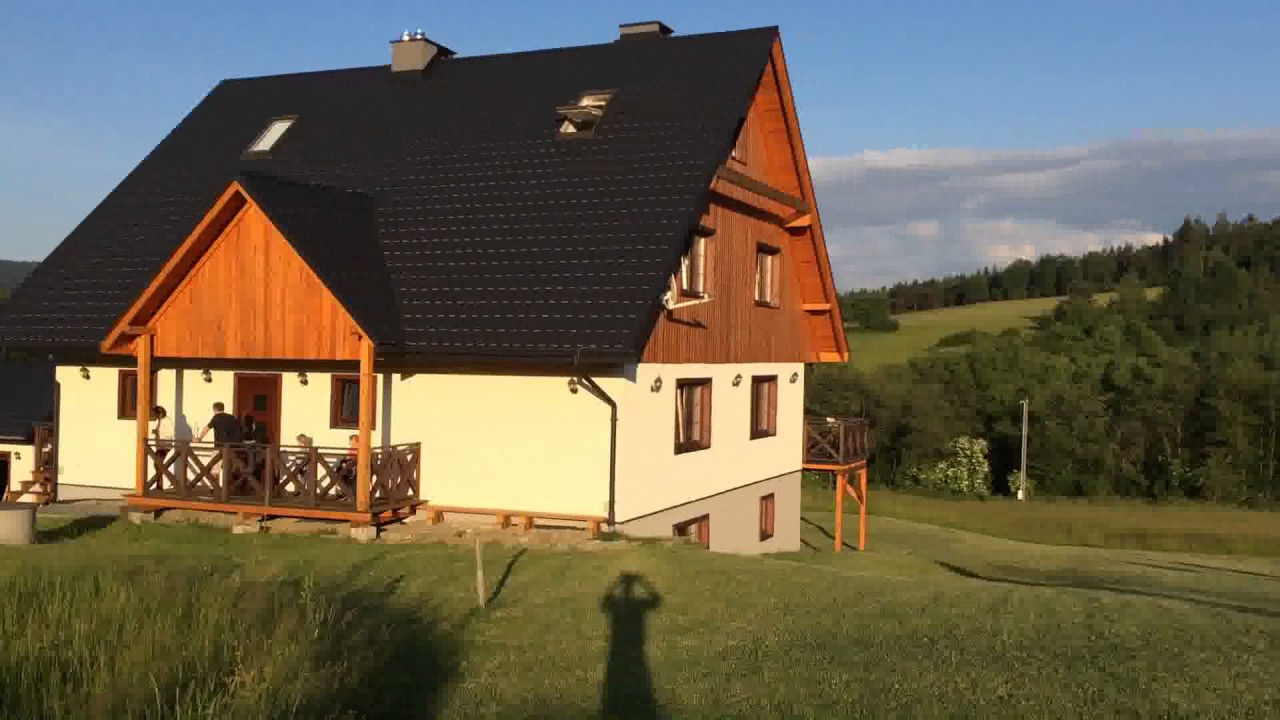 Wokół domu w Ropkach