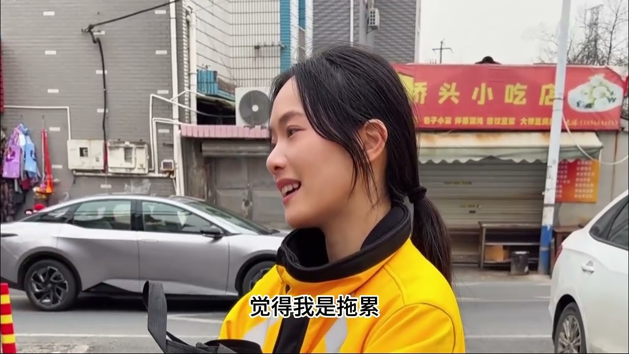 今天终于见到了我失散30年的双胞胎妹妹 过得很艰苦 一个小女孩在送外卖 养家 #情感 #正能量 #寻亲 #家庭