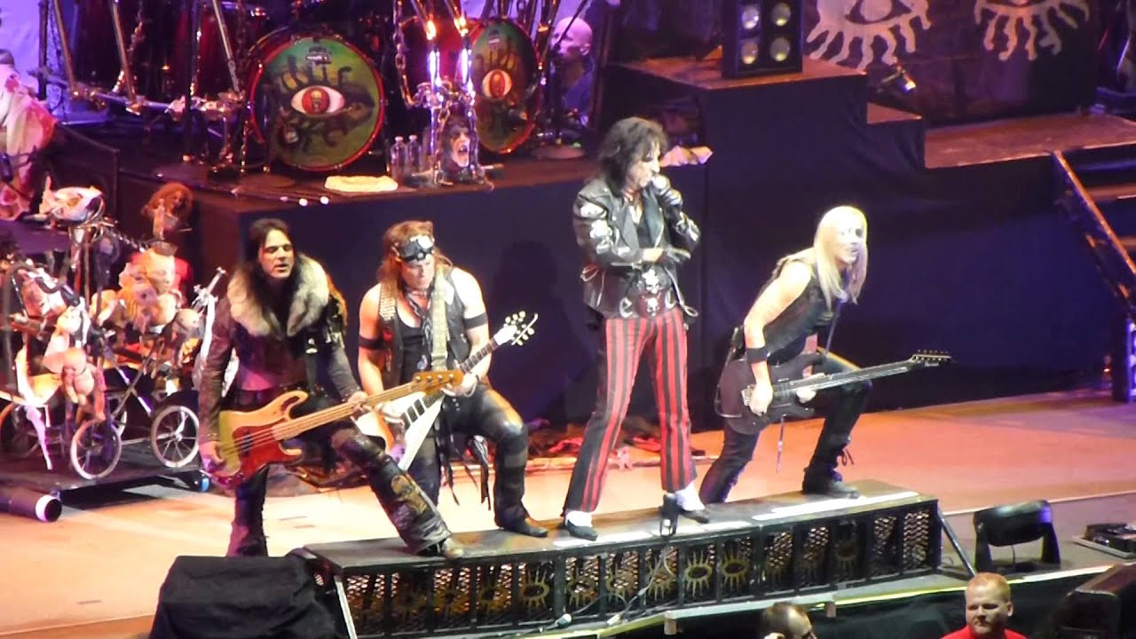 ALICE COOPER POISON Live Concert in Melbourne Australia Tuesday 12 May 2015 Rod Laver Arena