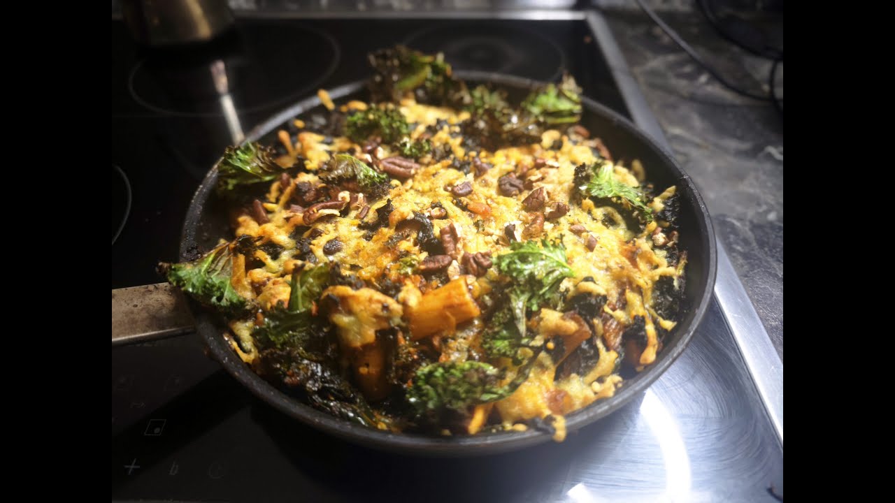 Grünkohl, mal so ganz anders. Mediterraner, veganer Nudelauflauf mit Grünkohl.