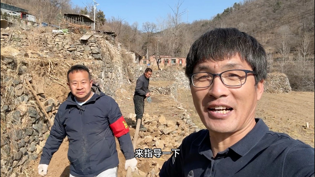 村里为数不多的土木工程师亲自出手了，他说村里的地就像狗窜稀到处都是！