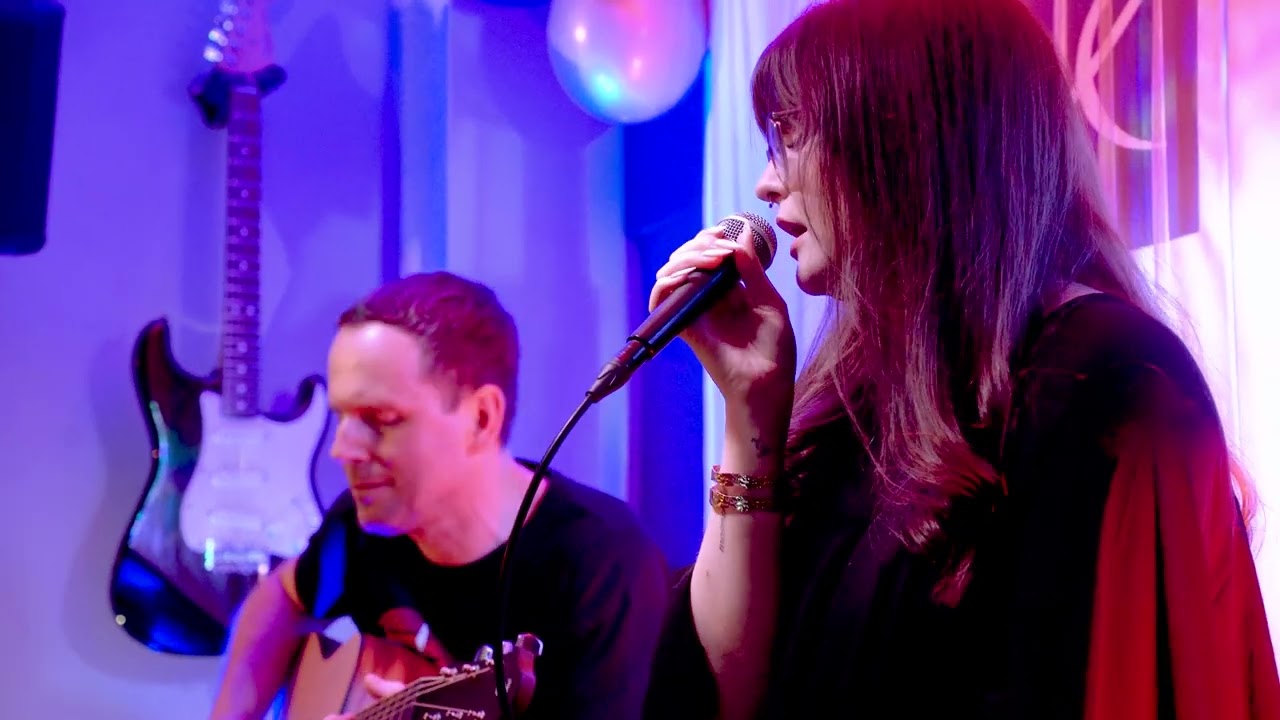 LenaFlea – Feel it Coming by Lady Blackbird
