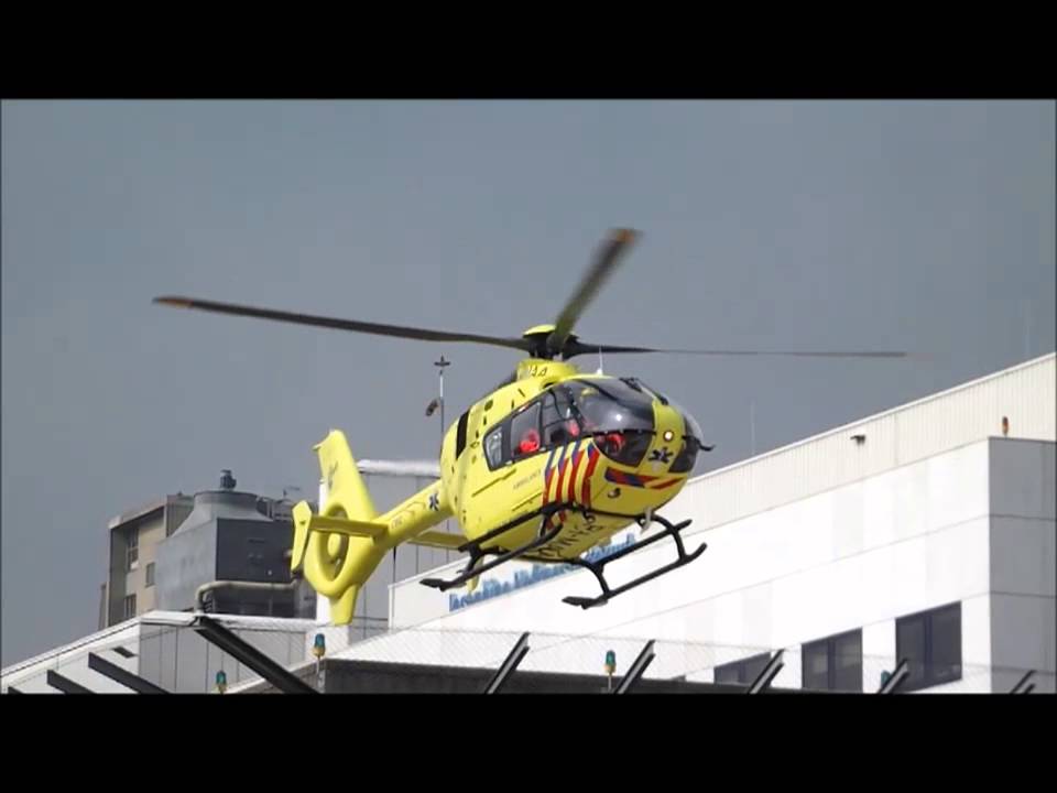 lifeliner2 stijgt op van het heli dek van het EMC