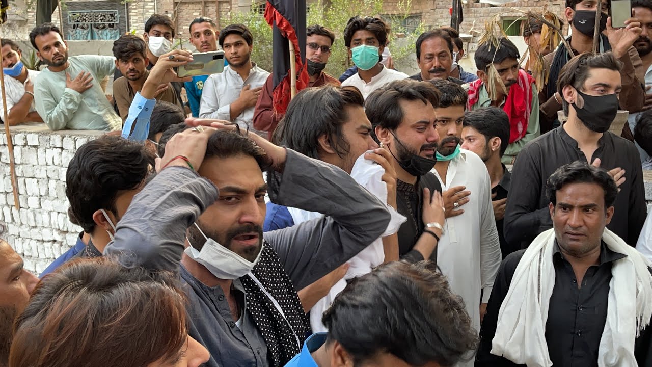 Very Sad Moment - NohaKhawani At Noha Khawan Sharafat Ali Khan Wife Funeral 2021 Faisalabad.