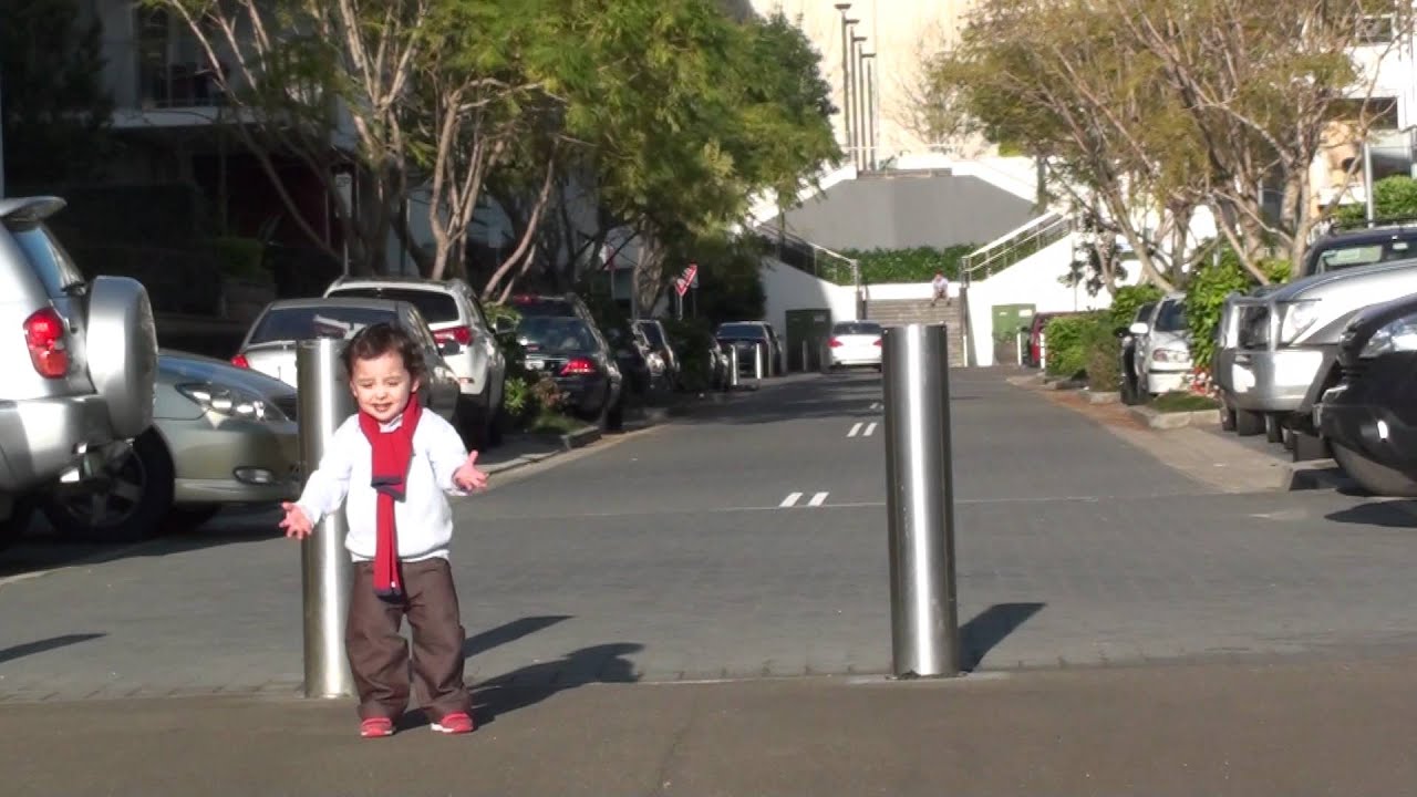 Lorenzo andando de Scooter - Patinete