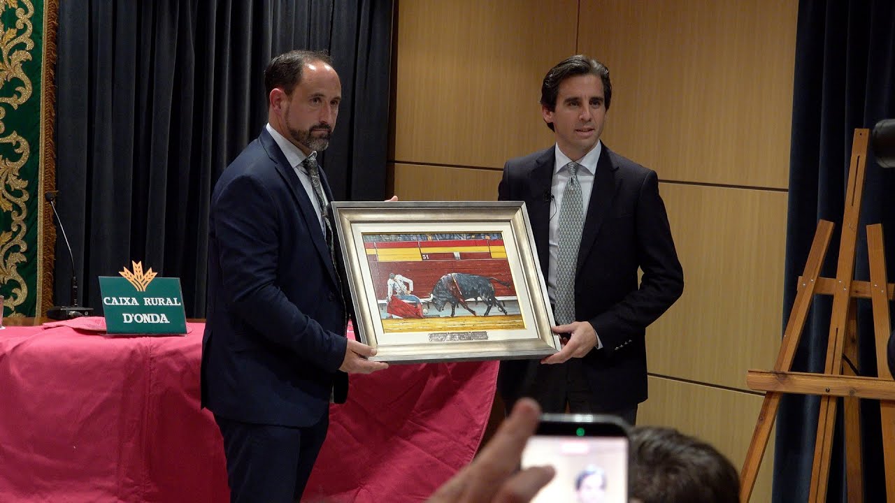 ENTREGA DEL TROFEO AL MEJOR QUITE 2025 DE LA PEÑA CHICUELINA A JUAN ORTEGA (12-12-2025)