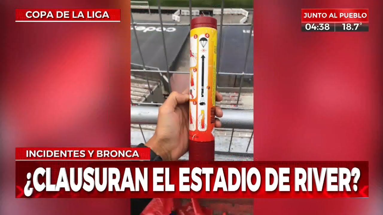 Locura total: ingresaron bengalas marinas al estadio de River